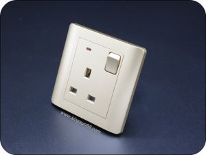 3-контактная розетка питания